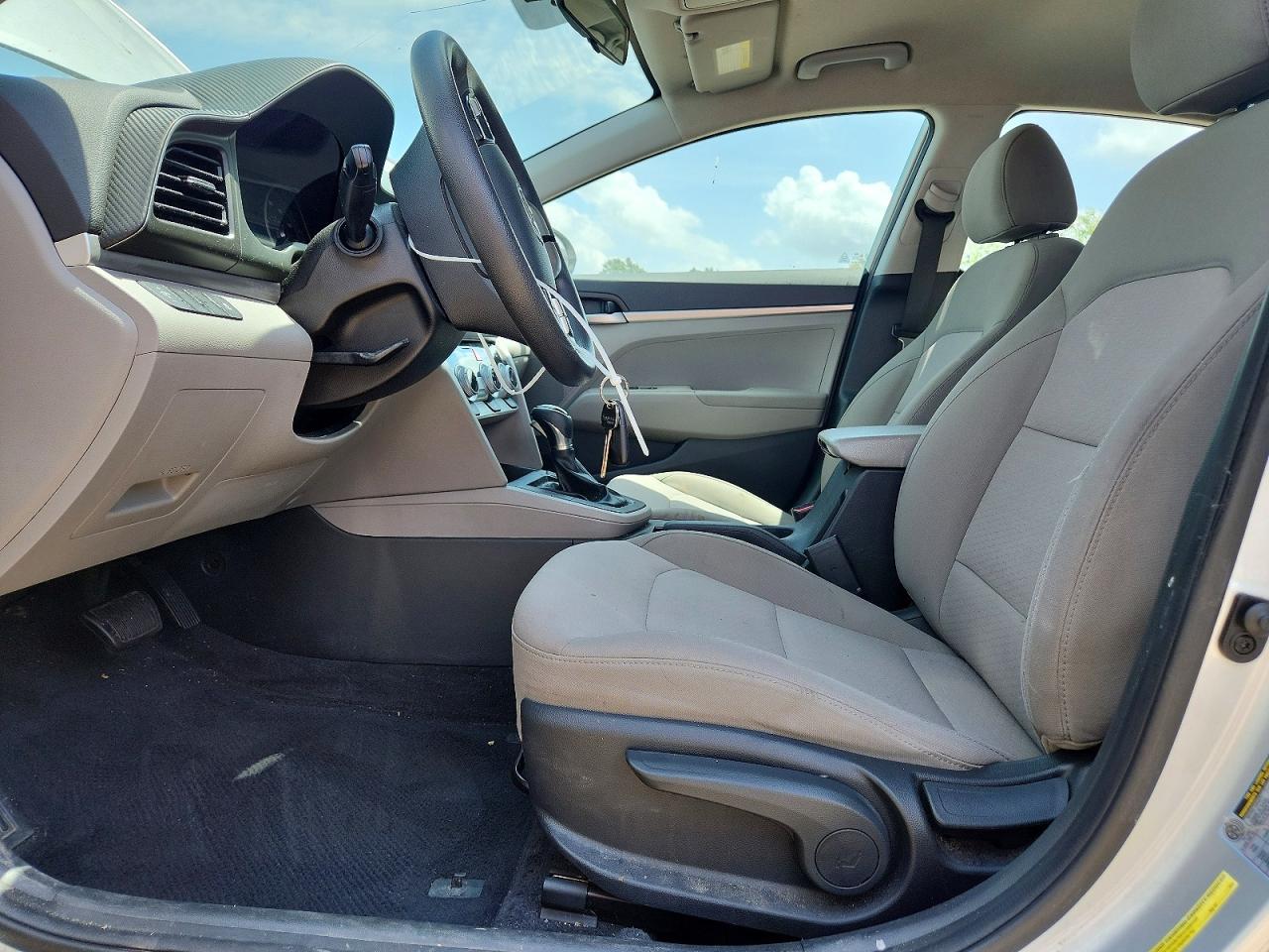 2019 Hyundai Elantra Se - Image 7