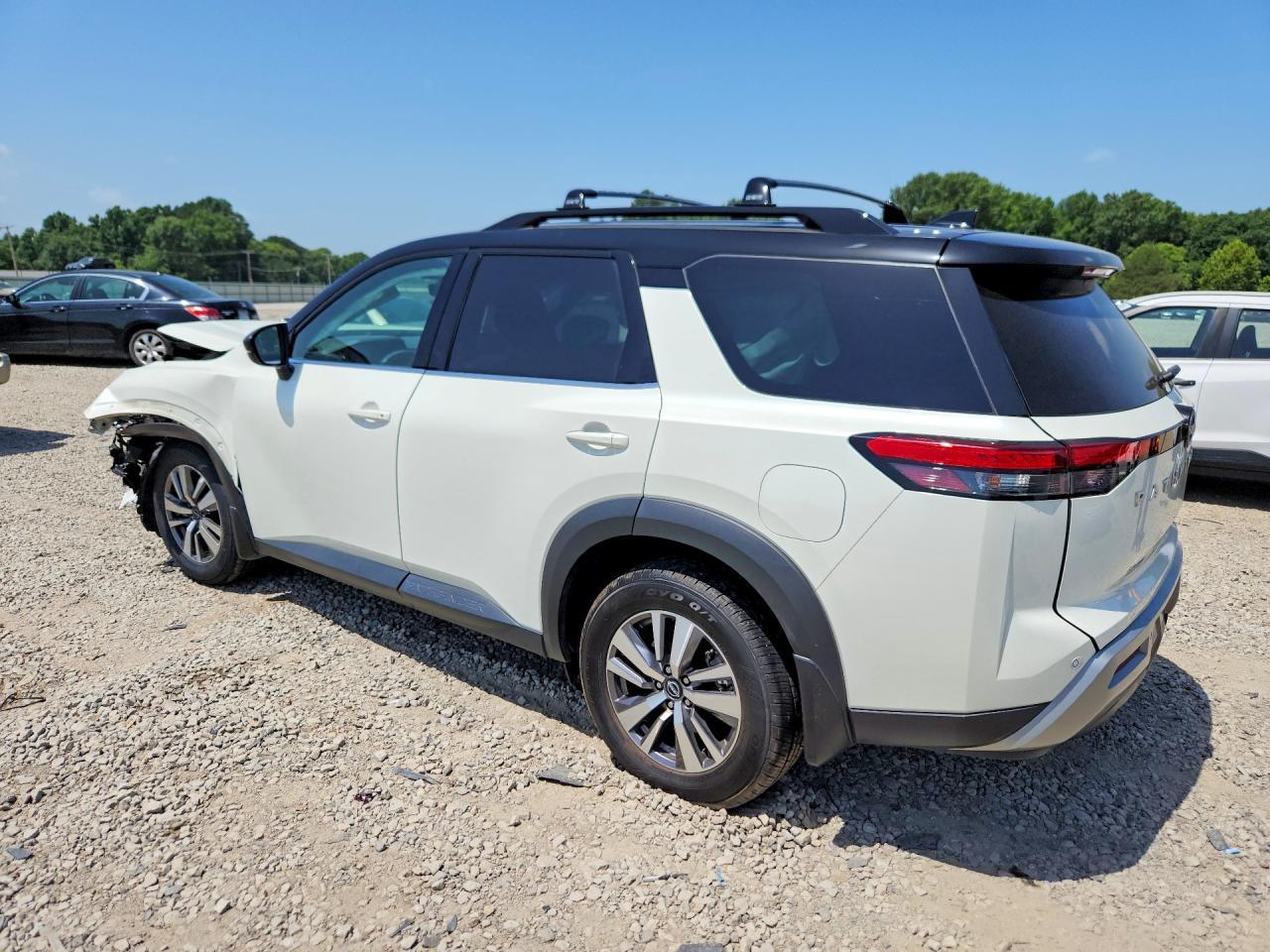 2023 Nissan Pathfinder Sl - Фото 2