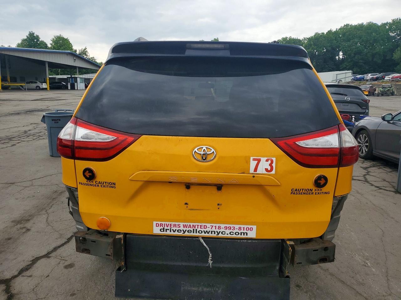 2016 Toyota Sienna Le - Image 6