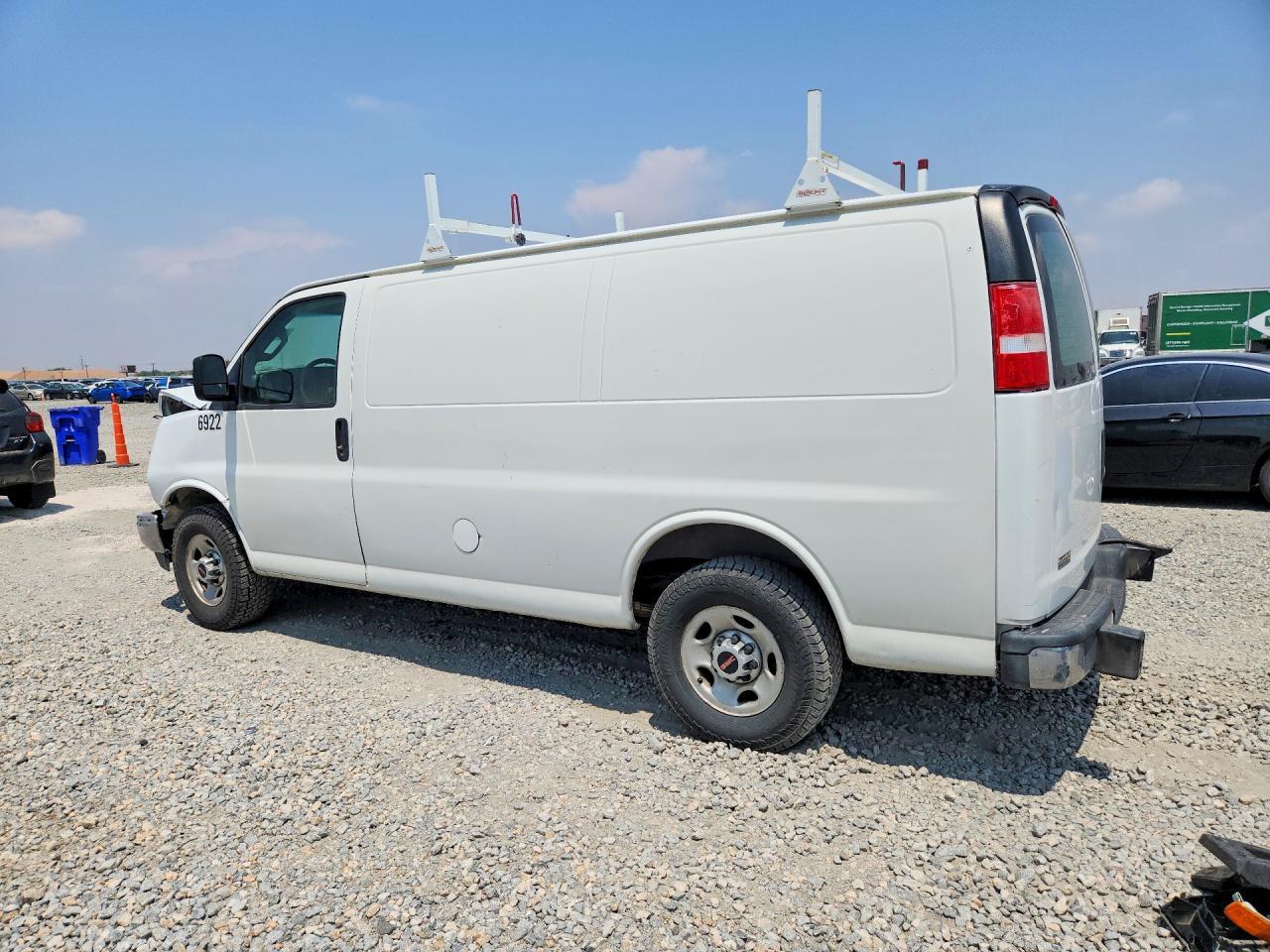 2017 GMC Savana G2500 - Фото 2