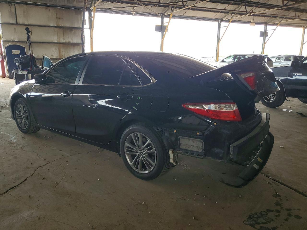 2016 Toyota Camry Se - Фото 2