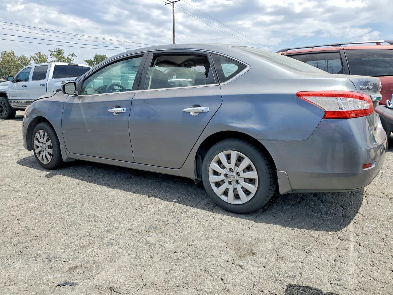 2015 Nissan Sentra S - Фото 2