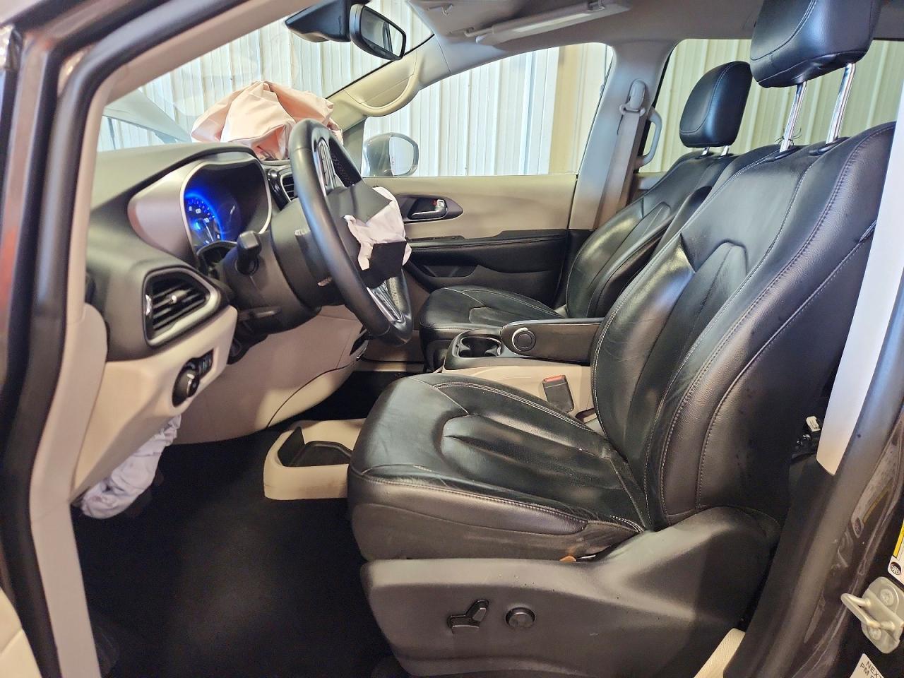 2022 Chrysler Pacifica Touring L - Фото 7