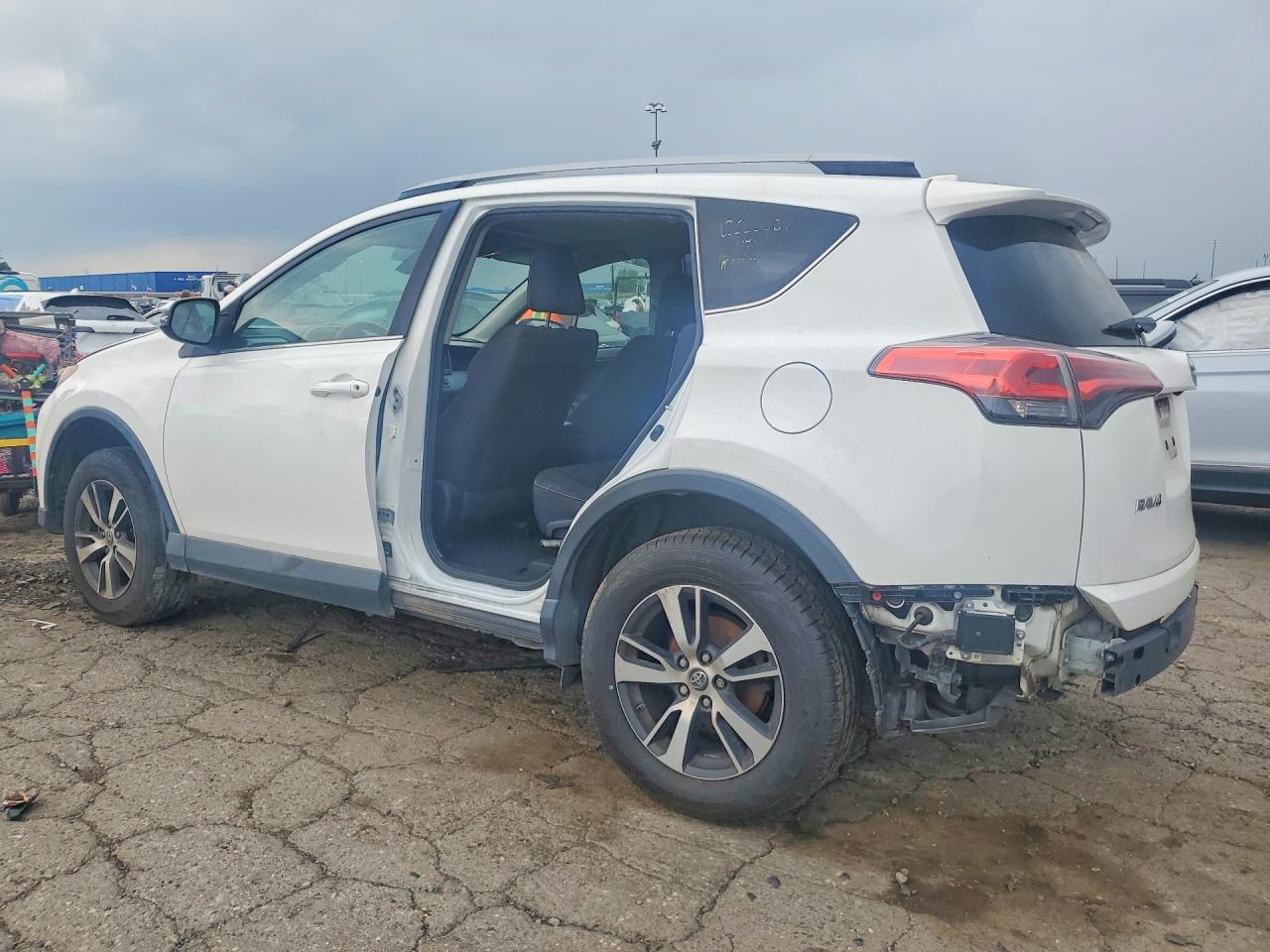 2018 Toyota Rav4 Xle - Image 2