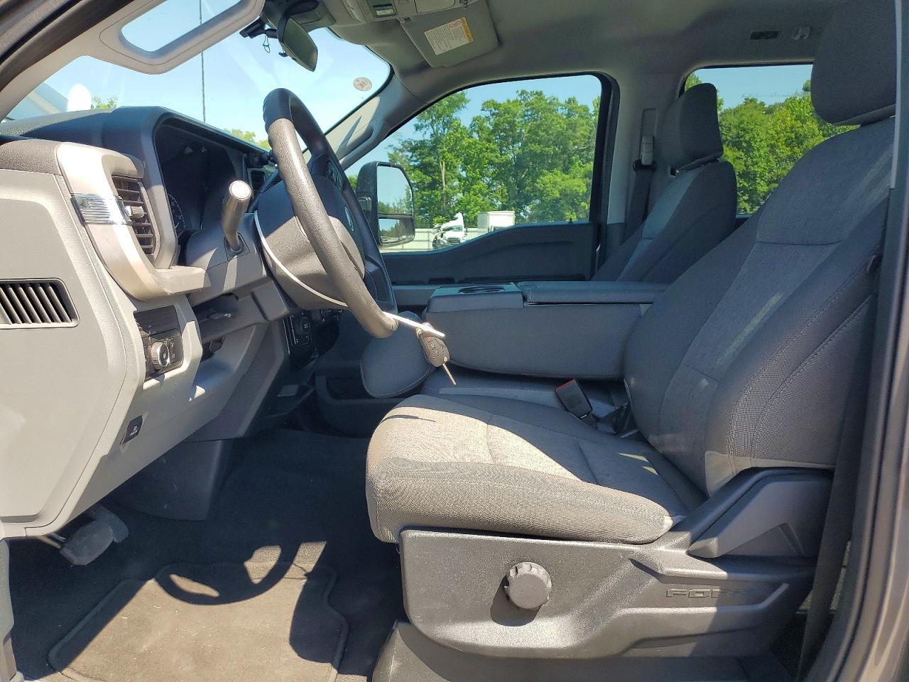 2025 Ford F250 Super Duty - Фото 7