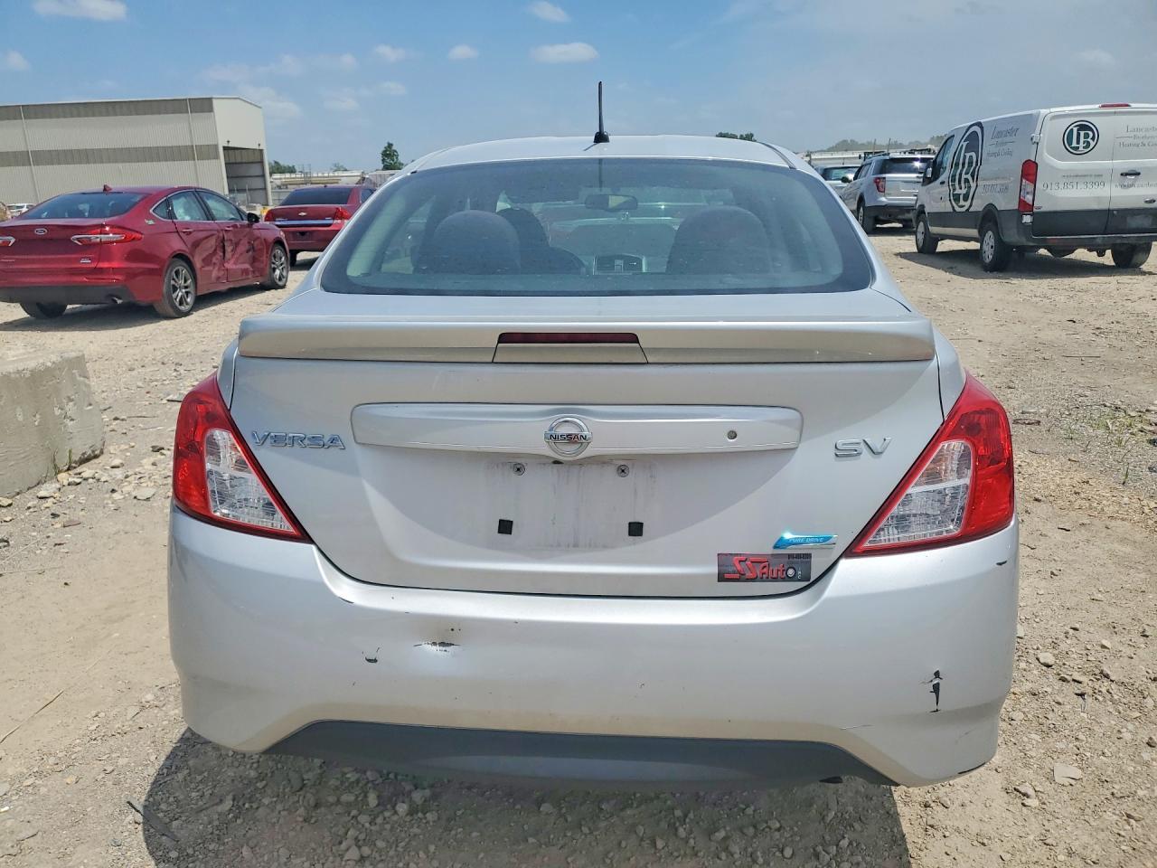 2016 Nissan Versa S - Фото 6