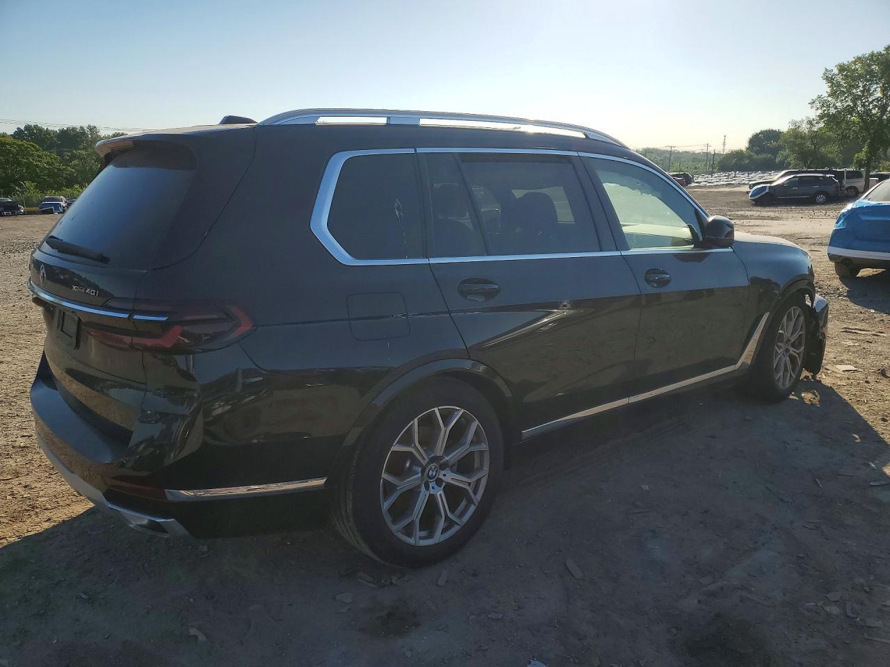 2025 BMW X7 xDrive40I - Фото 3