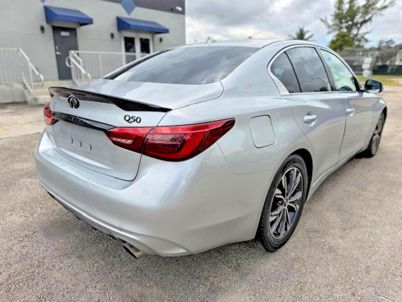 2018 Infiniti Q50 2.0T Luxe - Фото 3