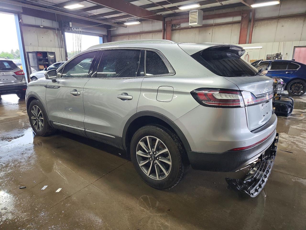 2022 Lincoln Nautilus - Image 2