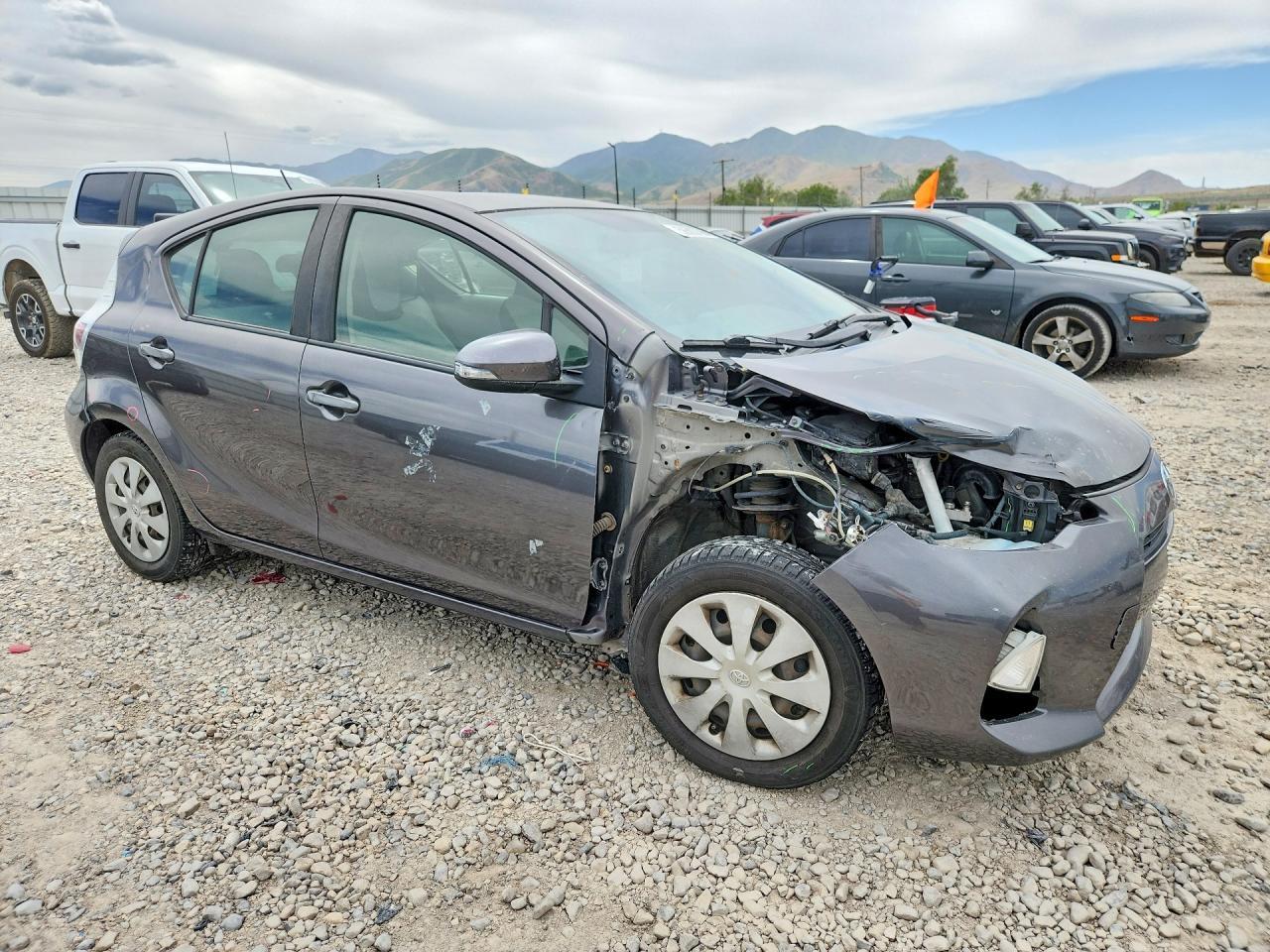 2014 Toyota Prius C One - Image 4