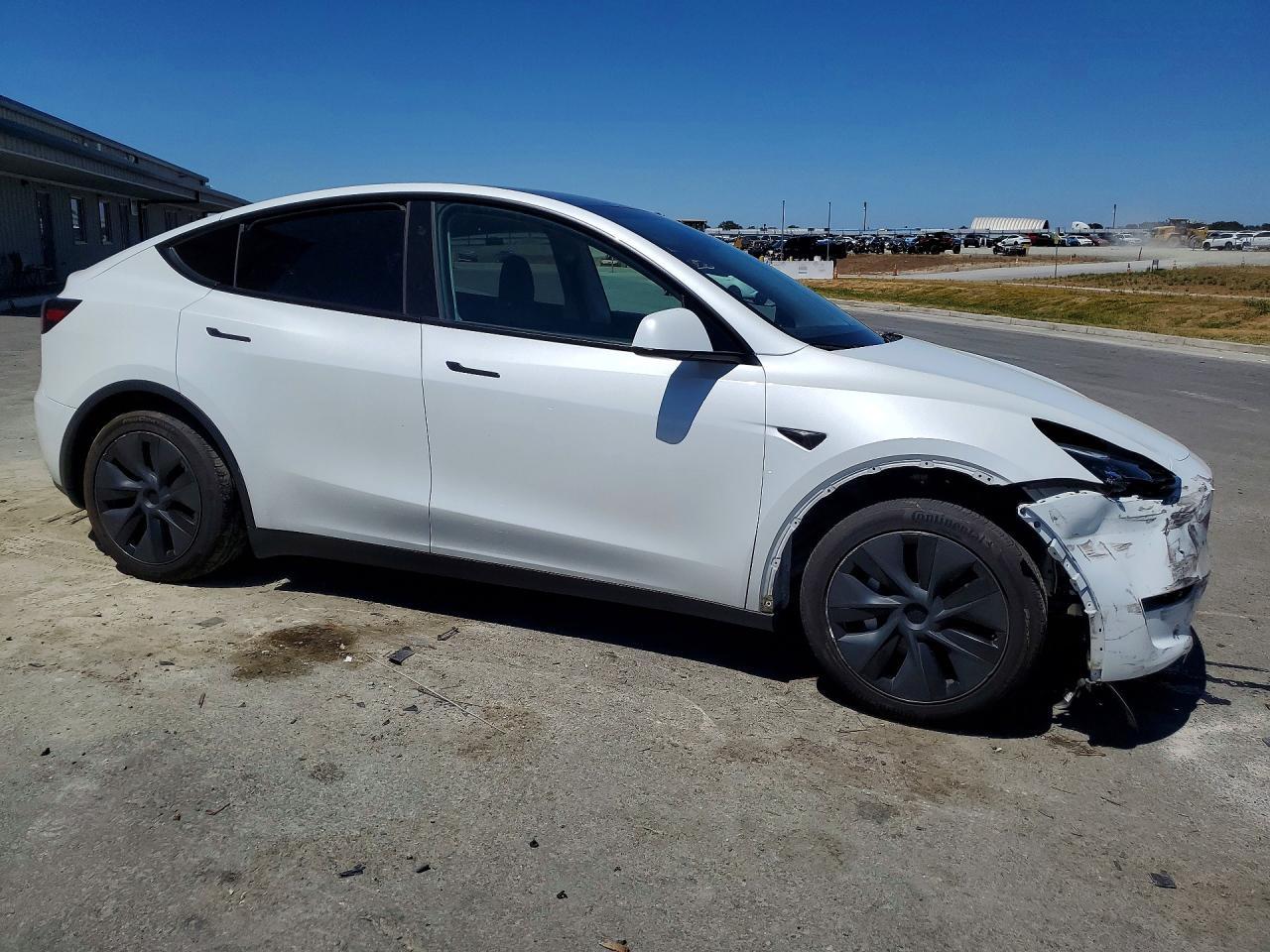 2024 Tesla Model Y - Image 4