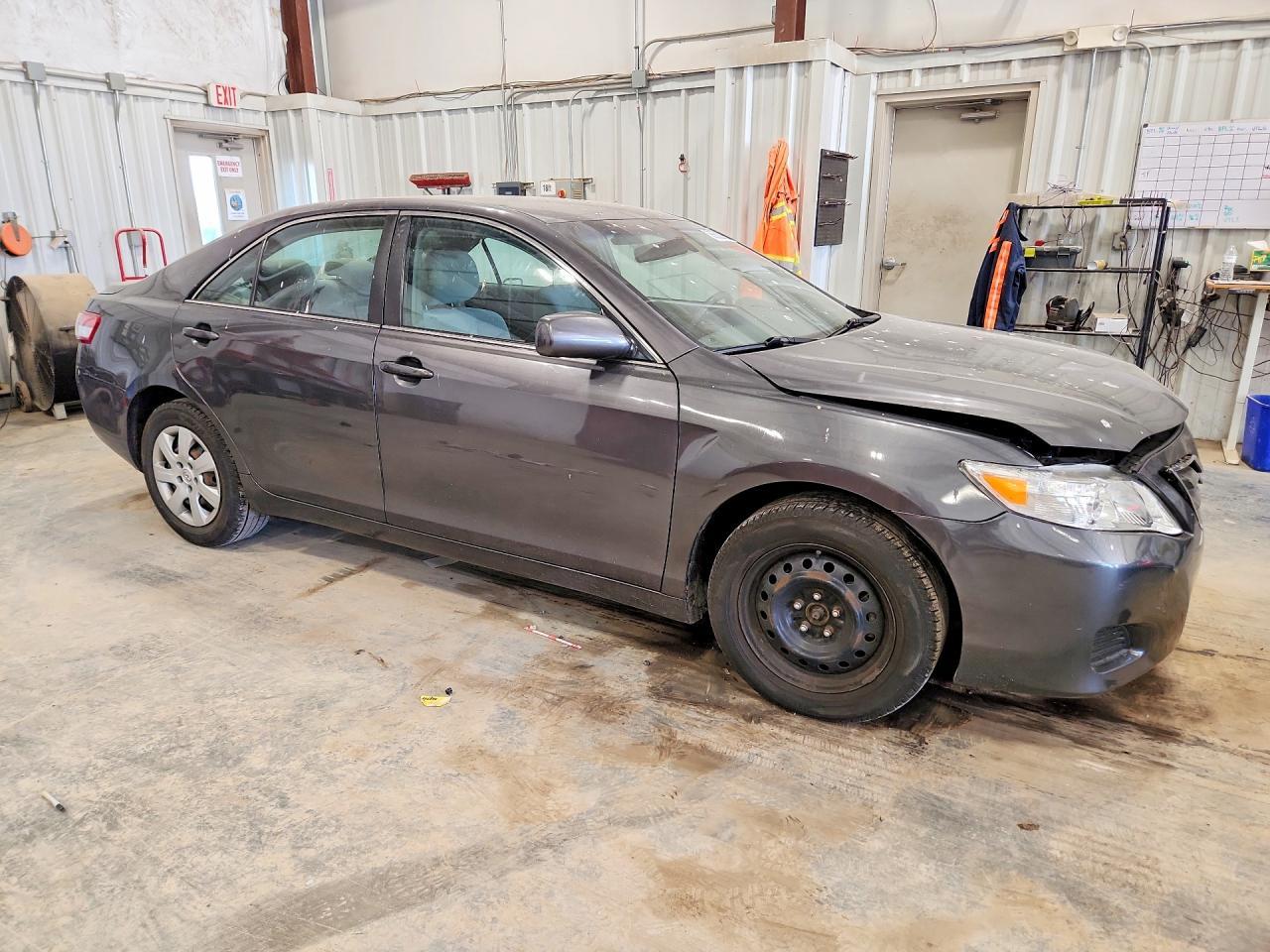 2011 Toyota Camry Le - Фото 4
