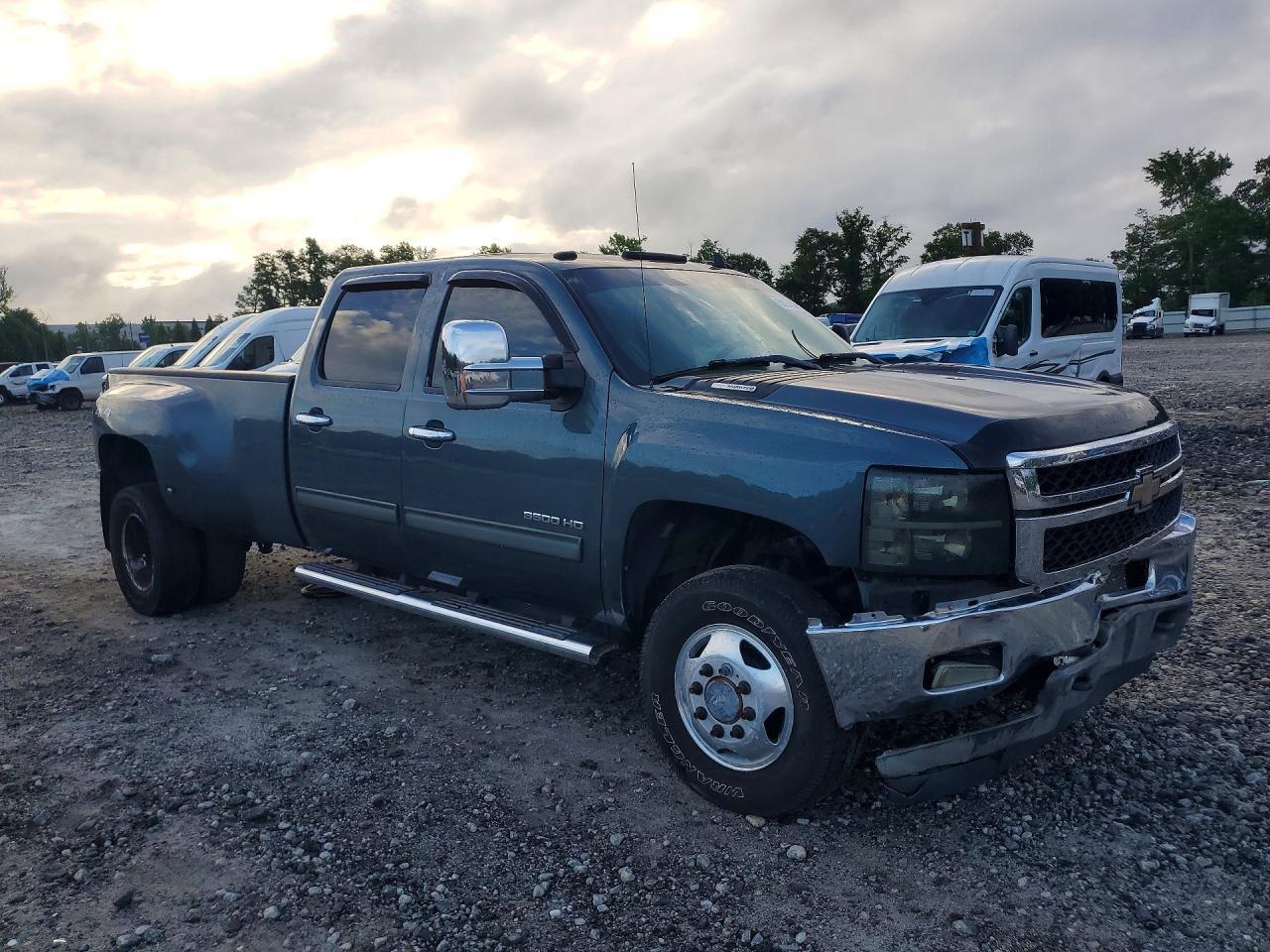 2011 Chevrolet Silverado K3500 Ltz - Image 4