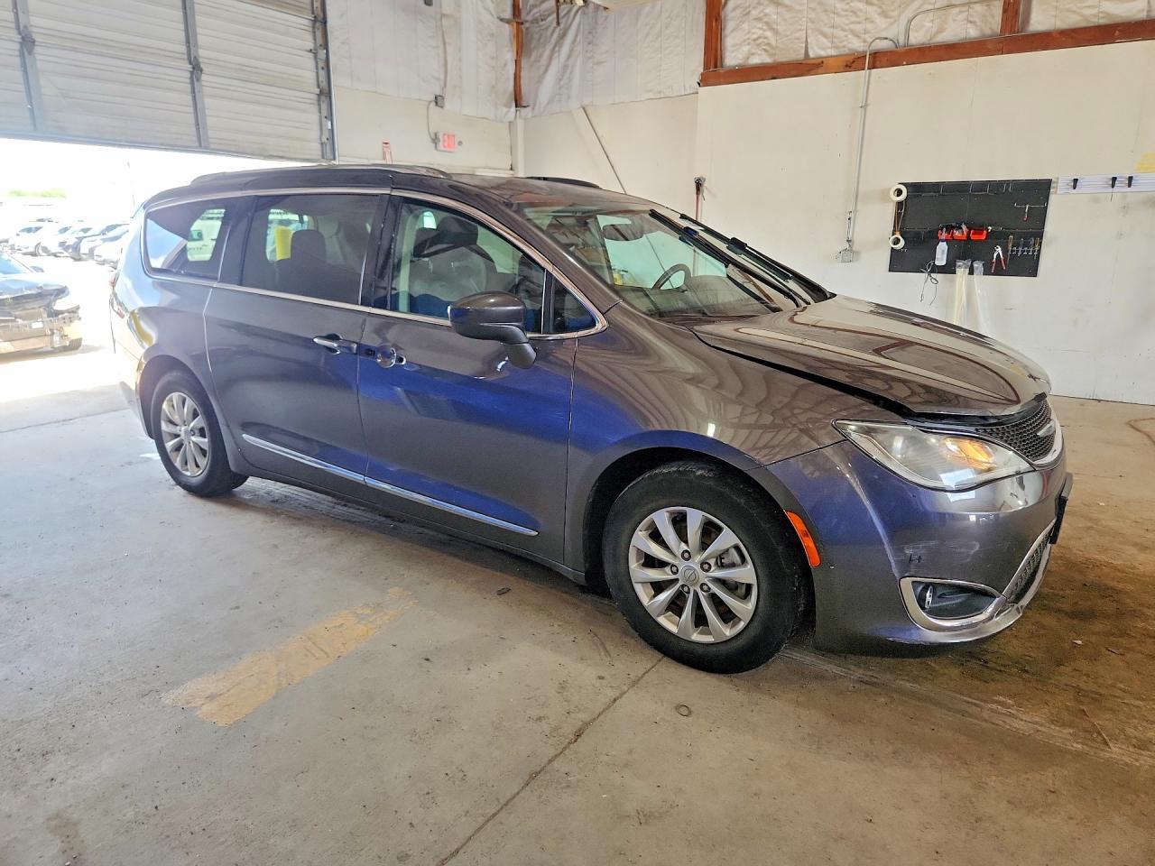 2018 Chrysler Pacifica Touring L - Фото 4