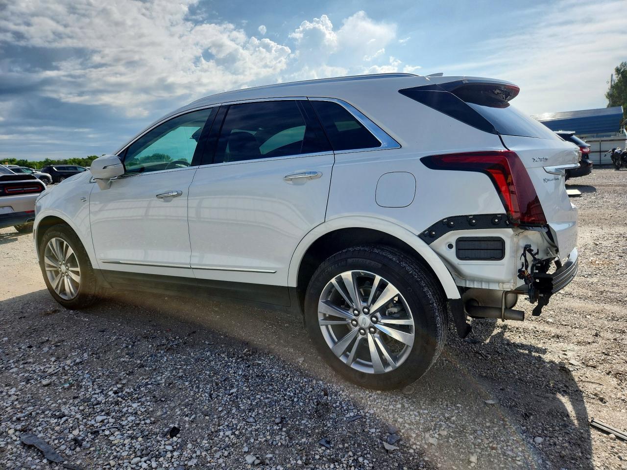 2024 Cadillac Xt5 Premium Luxury - Image 2