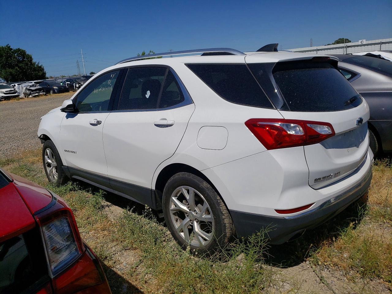 2020 Chevrolet Equinox Lt - Image 2