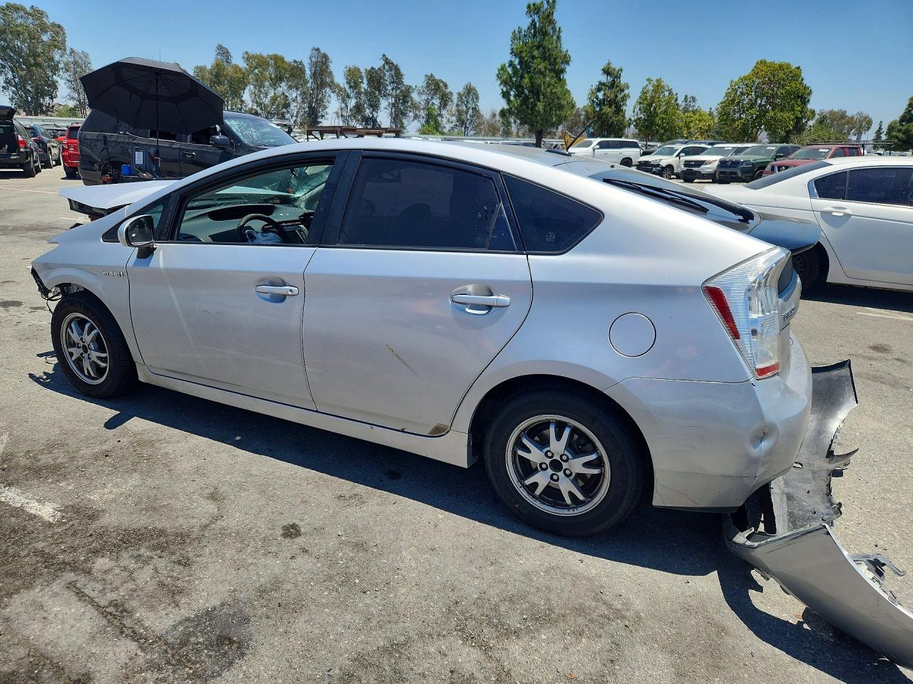 2011 Toyota Prius Three - Image 2
