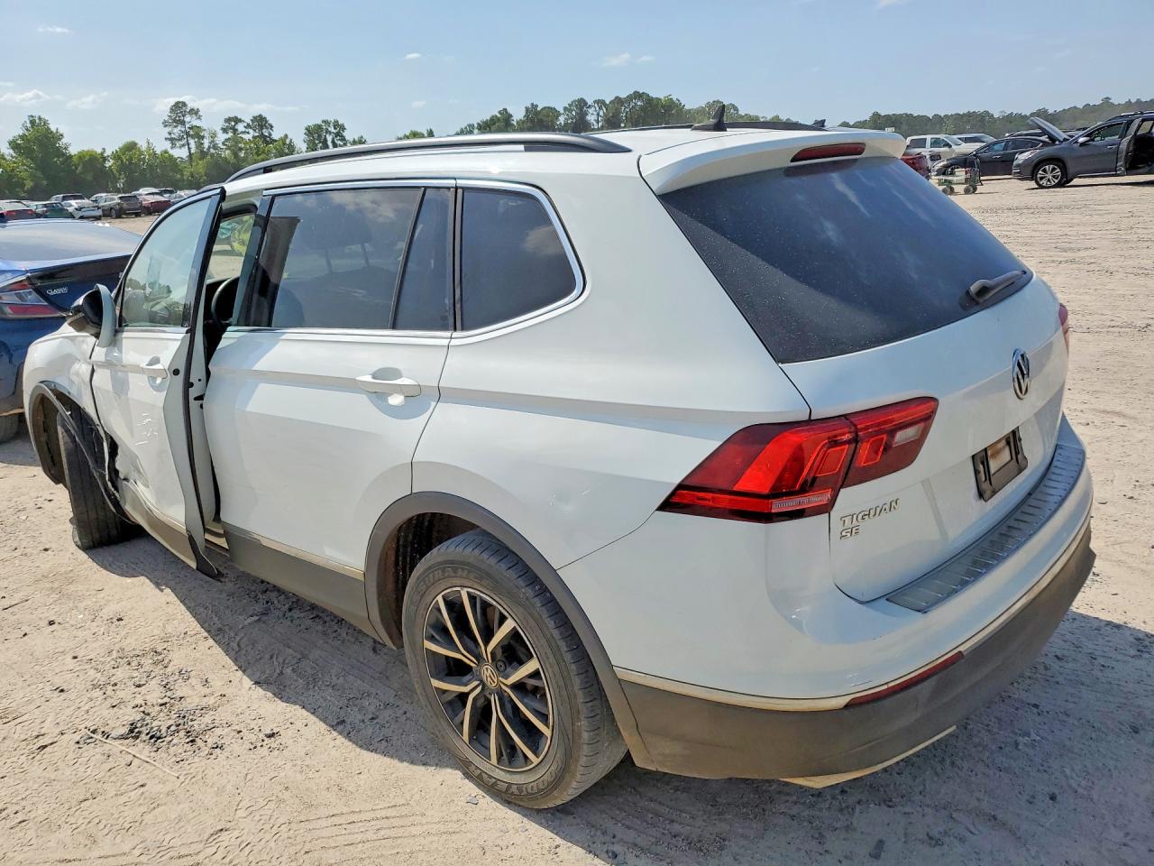 2021 Volkswagen Tiguan Se - Фото 2