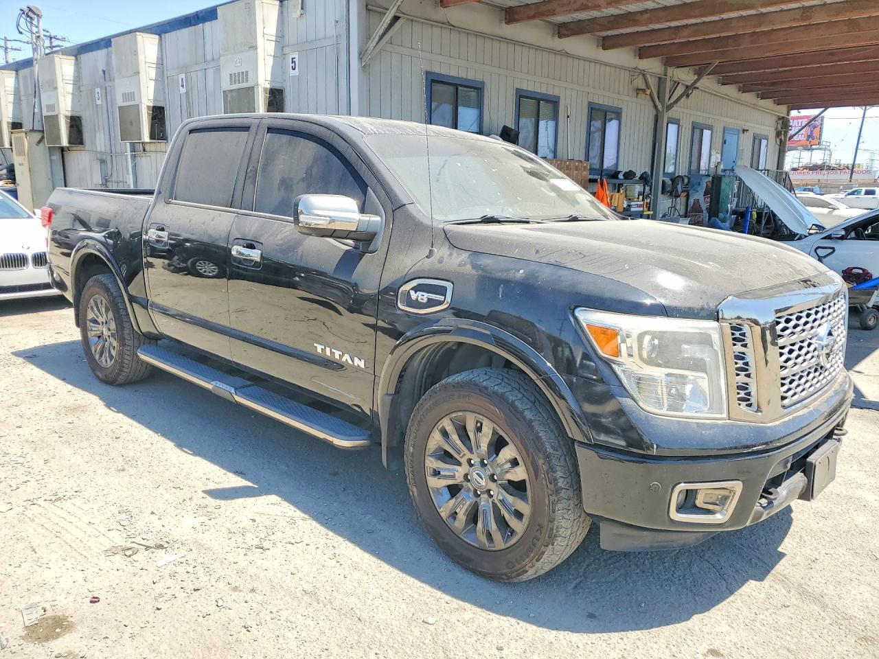 2017 Nissan Titan Platinum Reserve - Фото 4