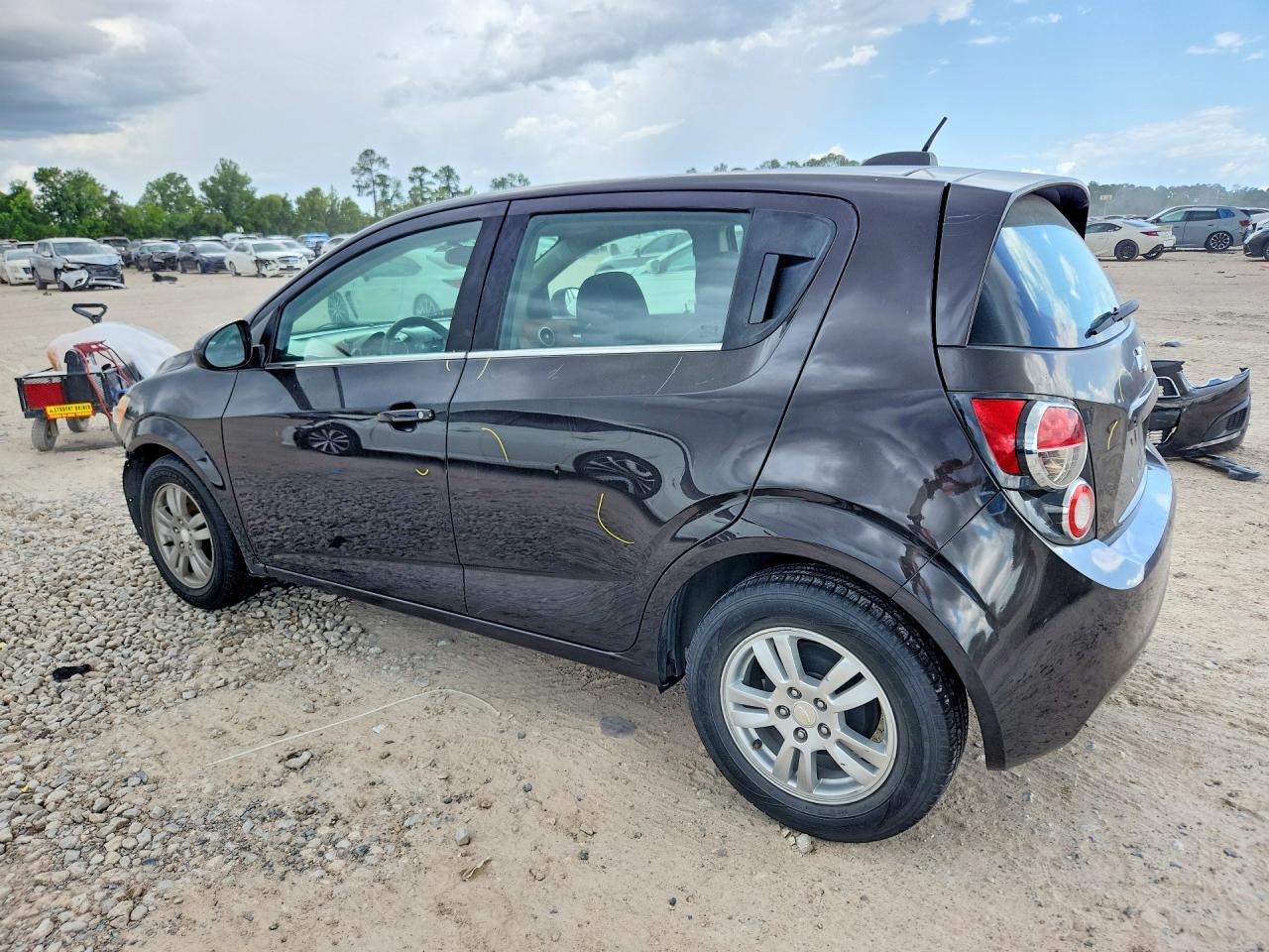 2016 Chevrolet Sonic Lt - Image 2
