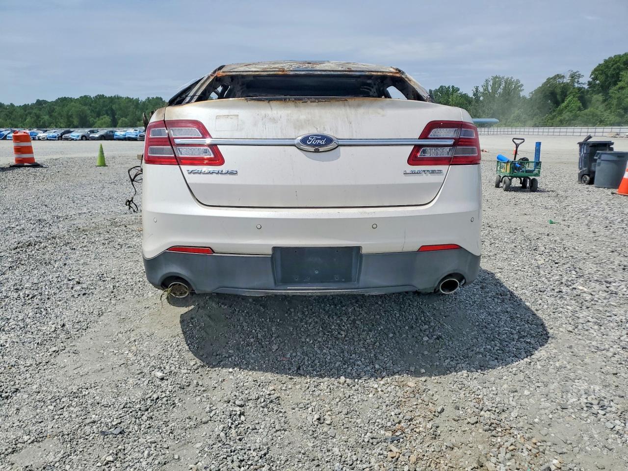 2015 Ford Taurus Limited - Фото 6