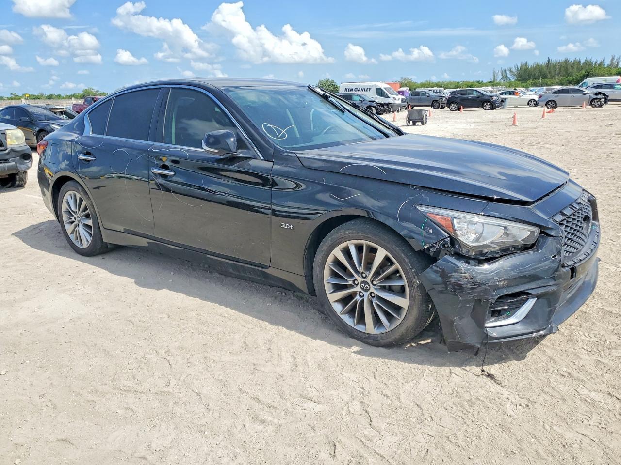 2019 Infiniti Q50 3.0T Luxe - Фото 4