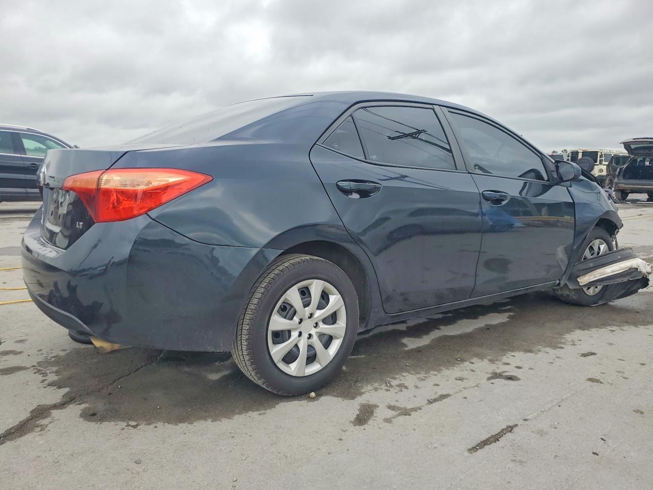 2017 Toyota Corolla Le - Фото 3