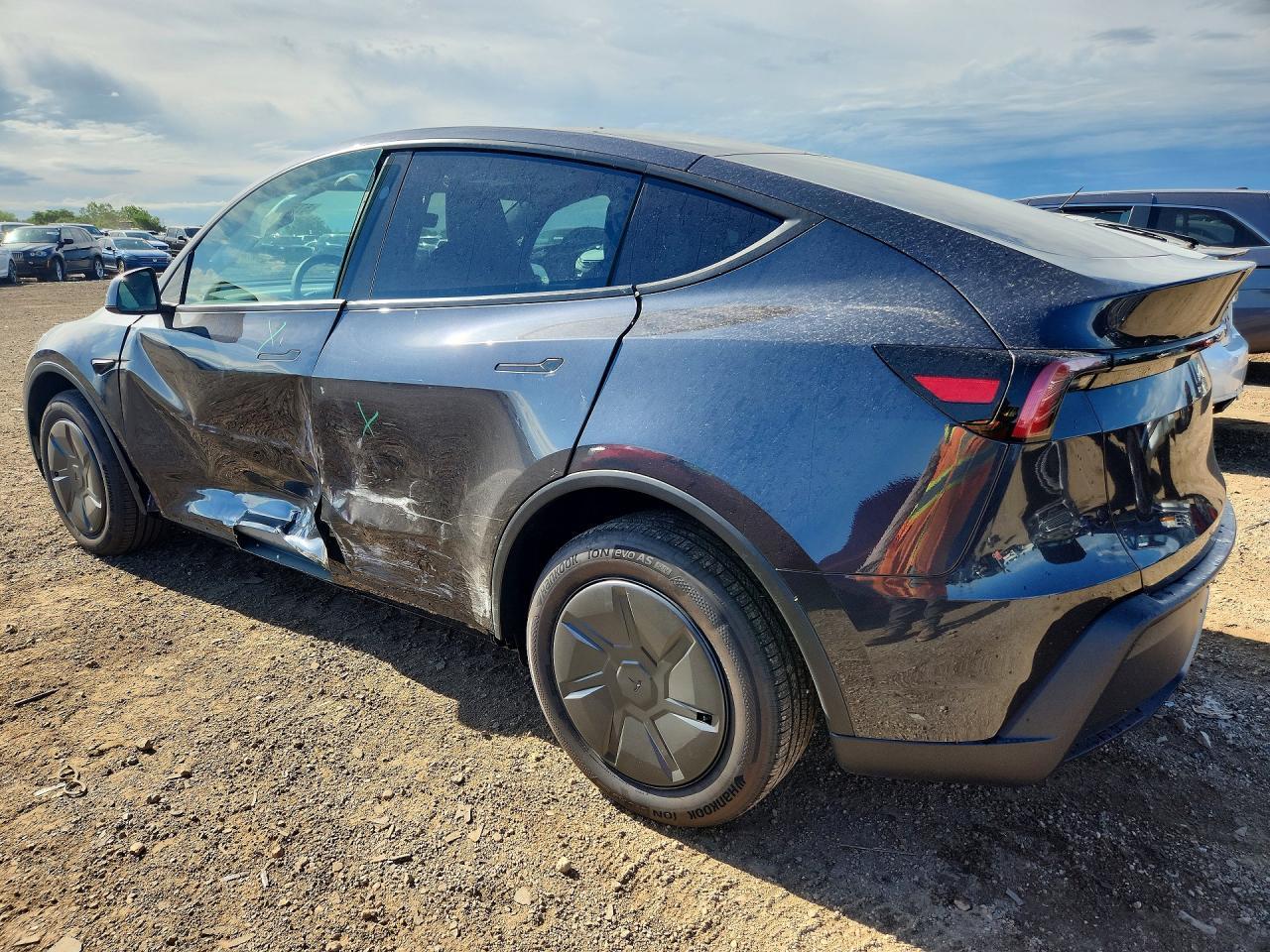 2026 Tesla Model Y - Фото 2