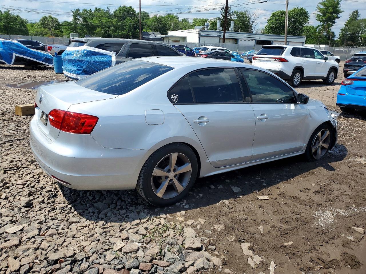 2014 Volkswagen Jetta Base - Image 3