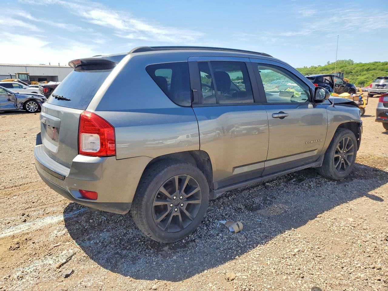 2013 Jeep Compass Latitude - Фото 3