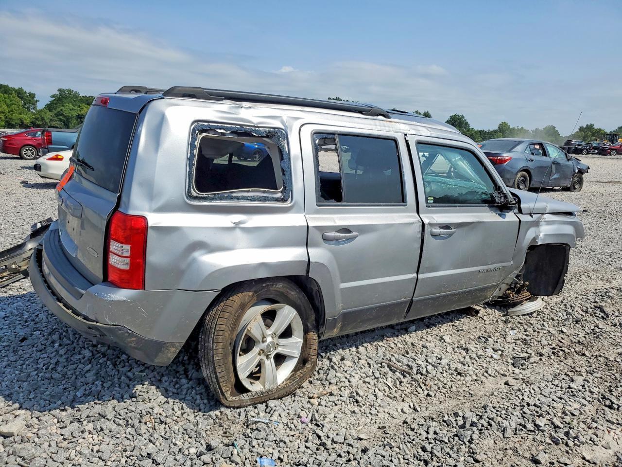 2016 Jeep Patriot Latitude - Image 3