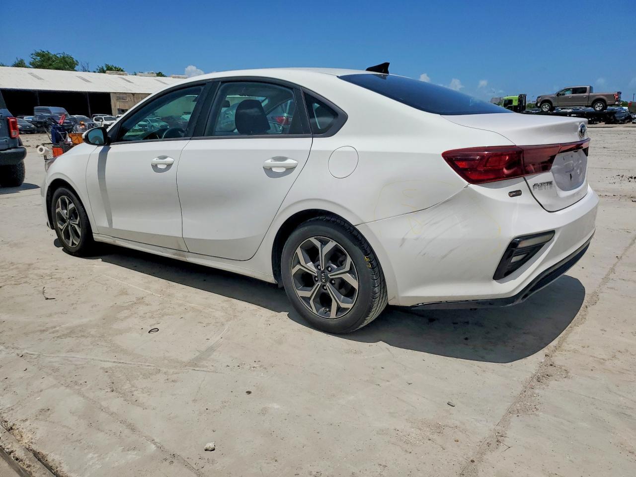 2021 Kia Forte Lxs - Image 2