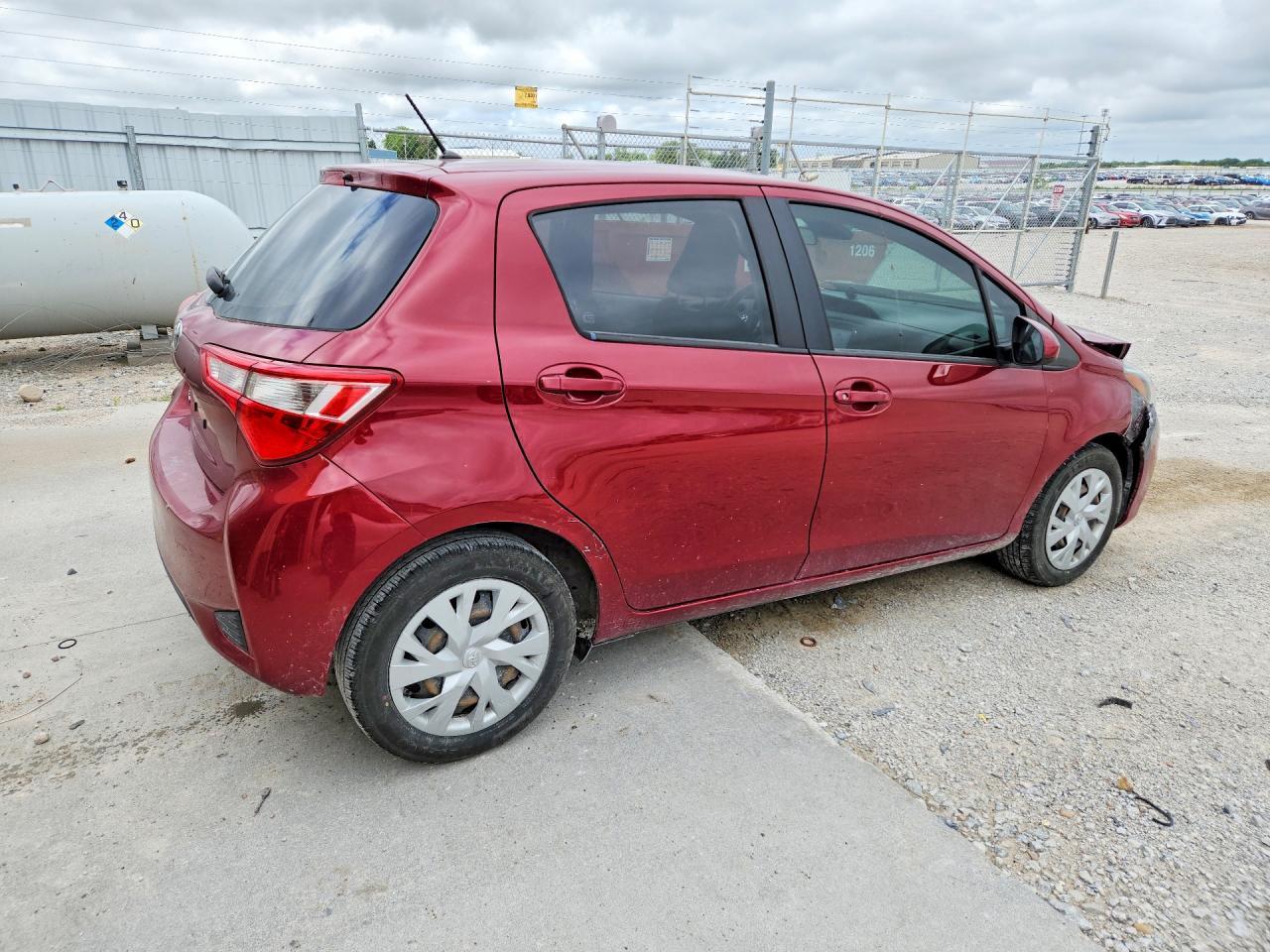 2018 Toyota Yaris 5-Door L - Фото 3