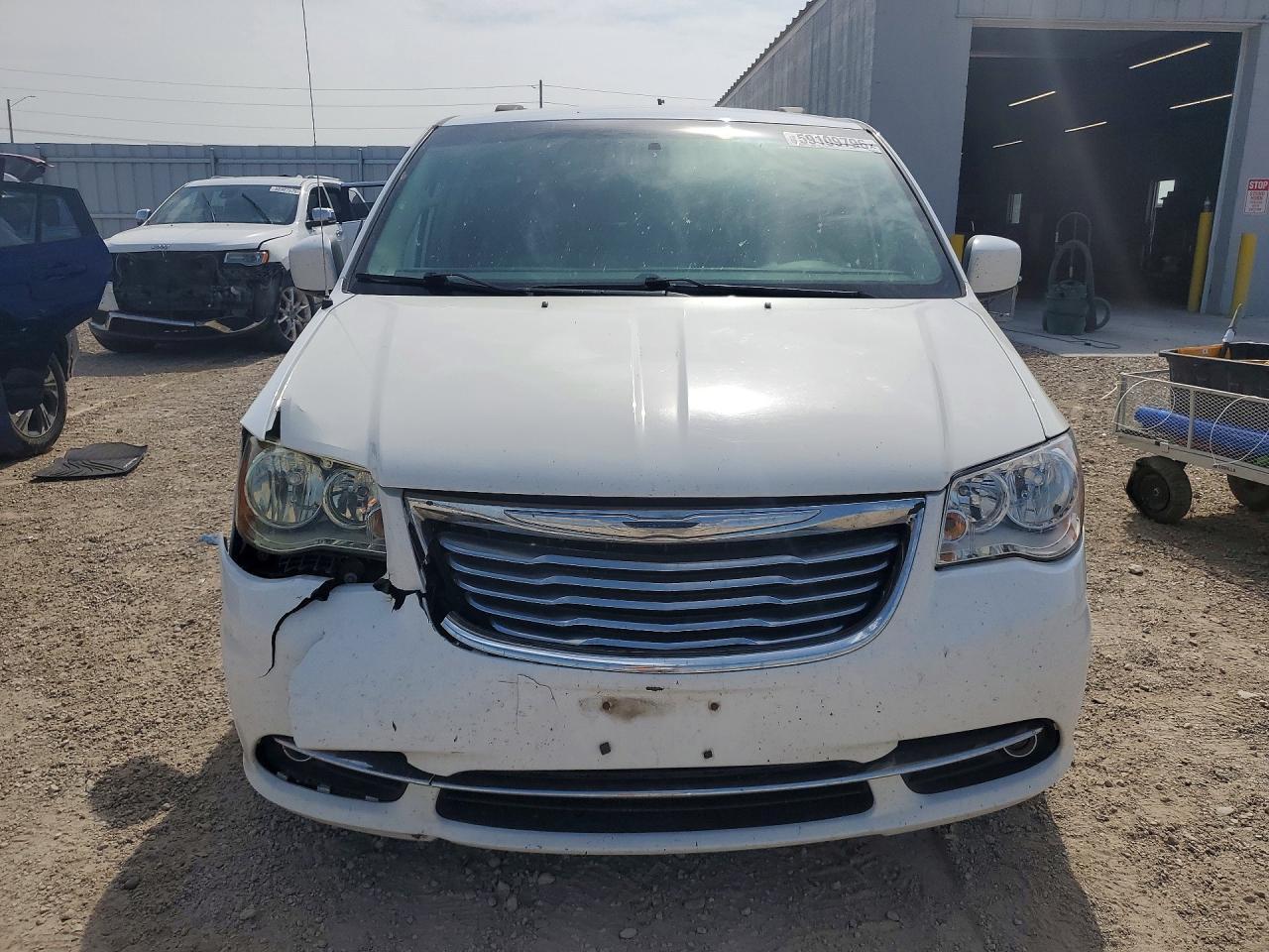 2015 Chrysler Town & Country Touring - Фото 5