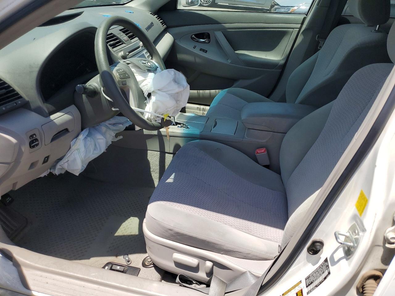 2011 Toyota Camry Le - Image 7