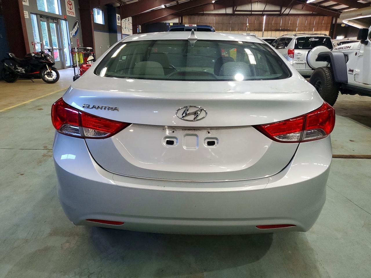 2013 Hyundai Elantra - Фото 6