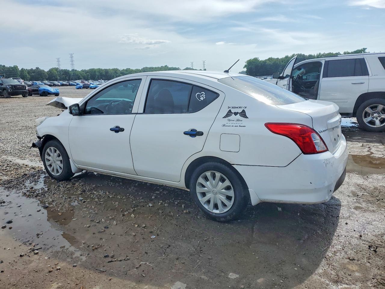 2017 Nissan Versa 1.6 S - Фото 2