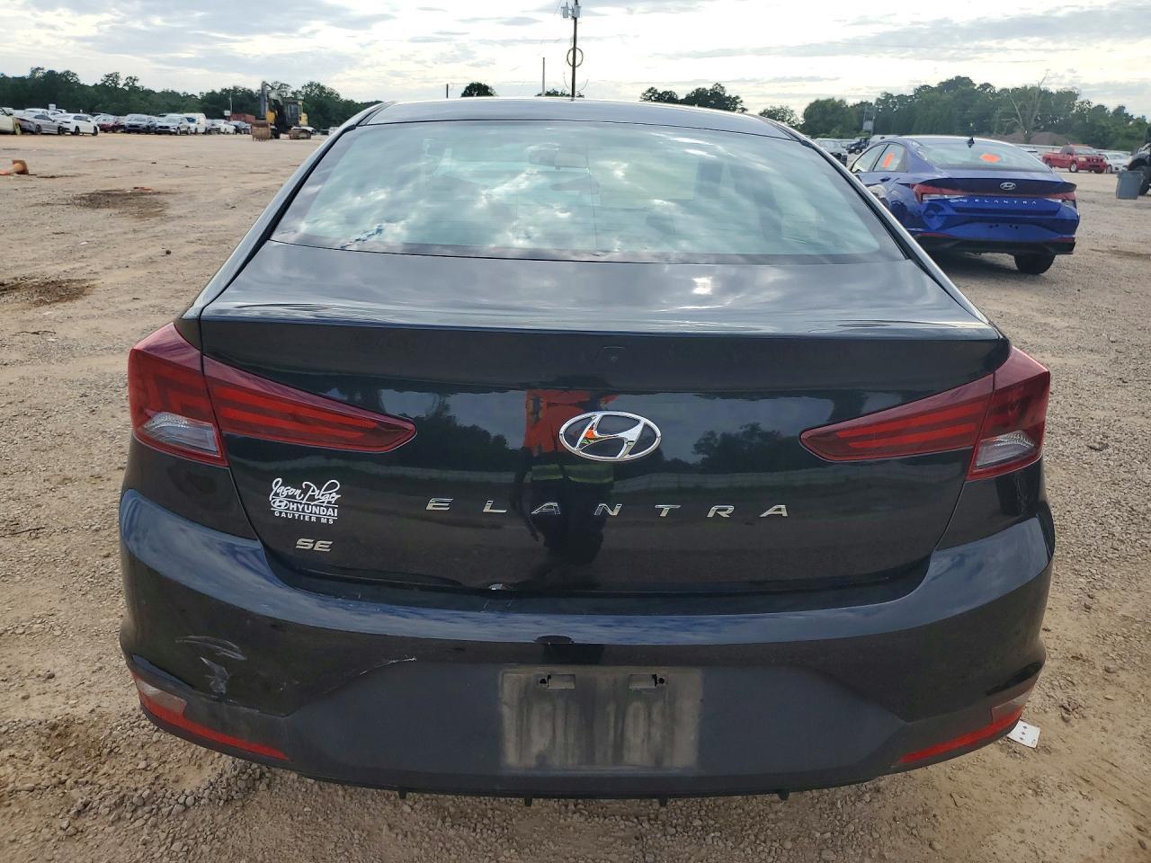 2020 Hyundai Elantra Se - Image 6