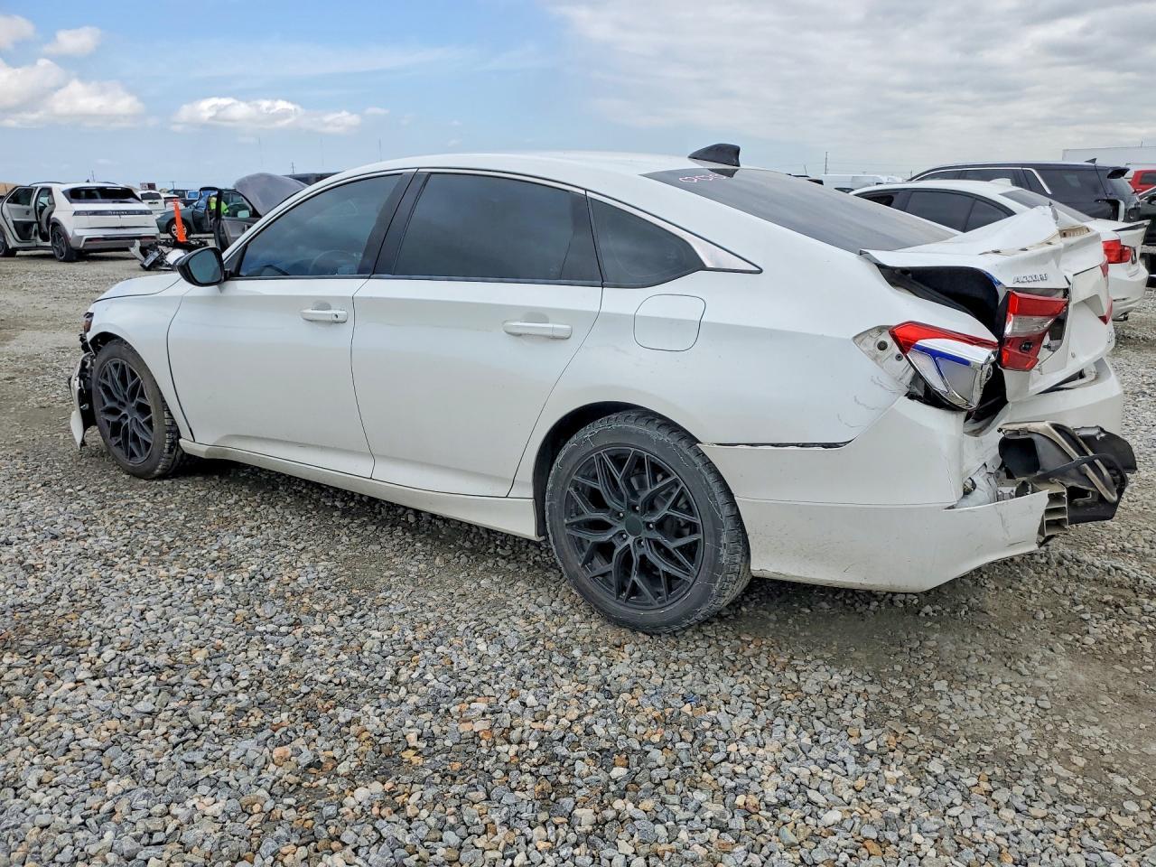 2021 Honda Accord Sport - Фото 2