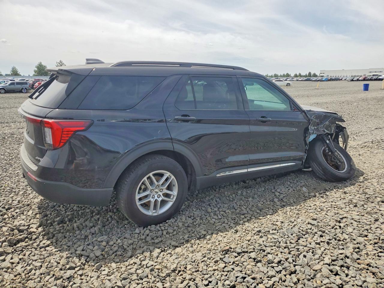 2025 Ford Explorer Active - Фото 3