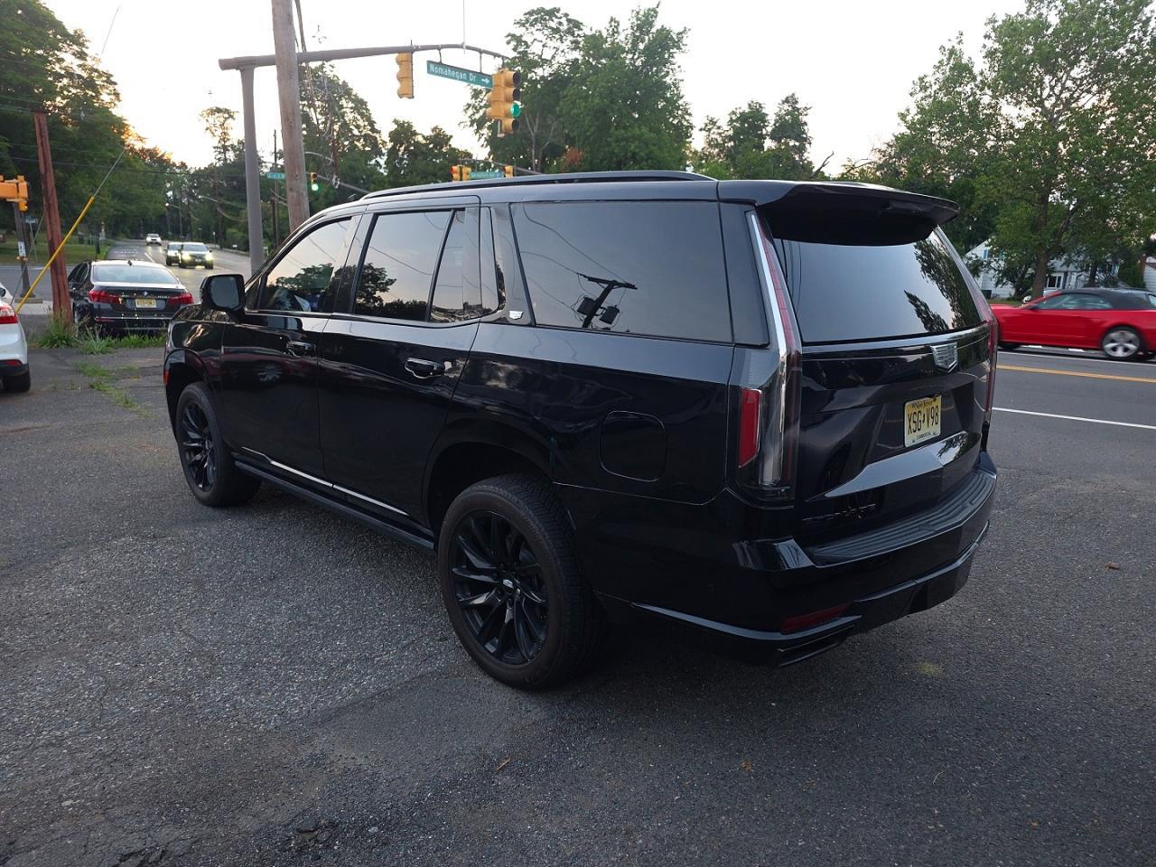 2023 Cadillac Escalade Sport - Image 3