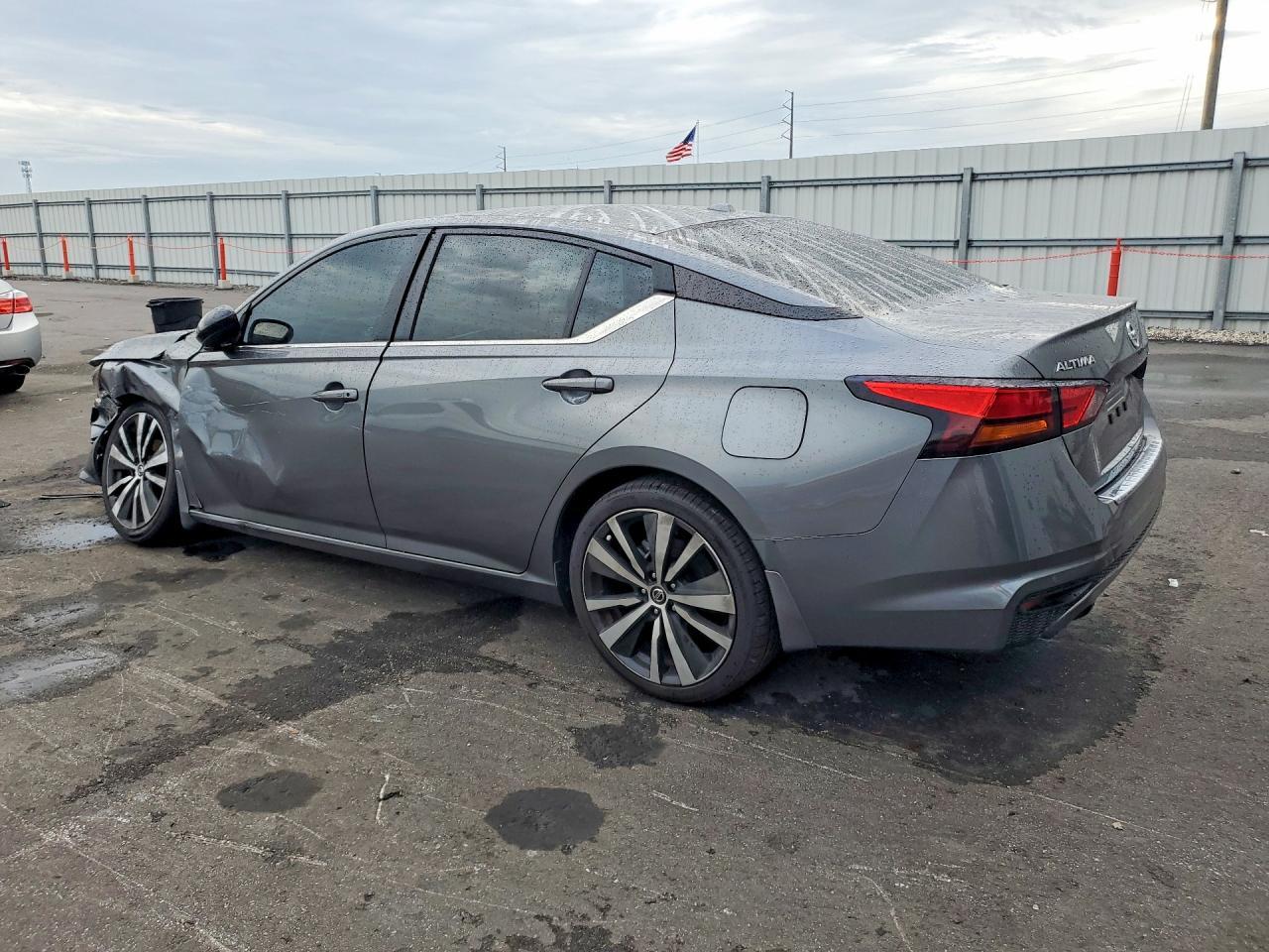 2022 Nissan Altima Sr - Image 2