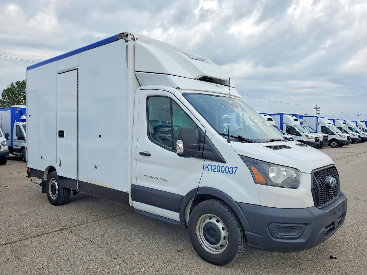 2020 Ford Transit Delivery Truck - Фото 4