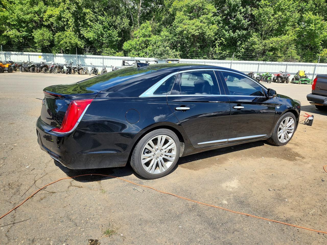 2018 Cadillac Xts Luxury - Image 3