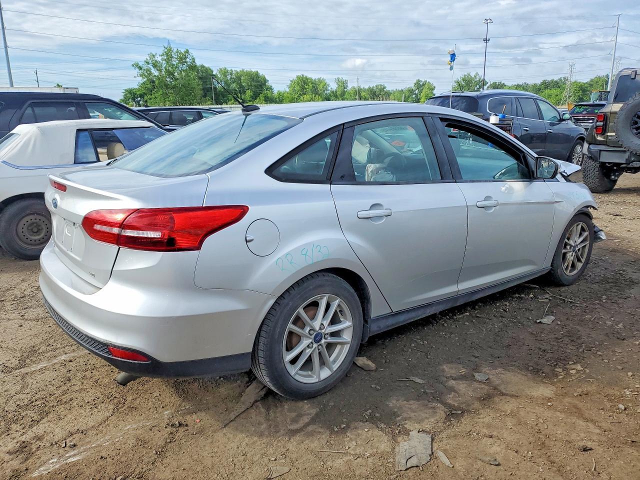 2017 Ford Focus Se - Image 3