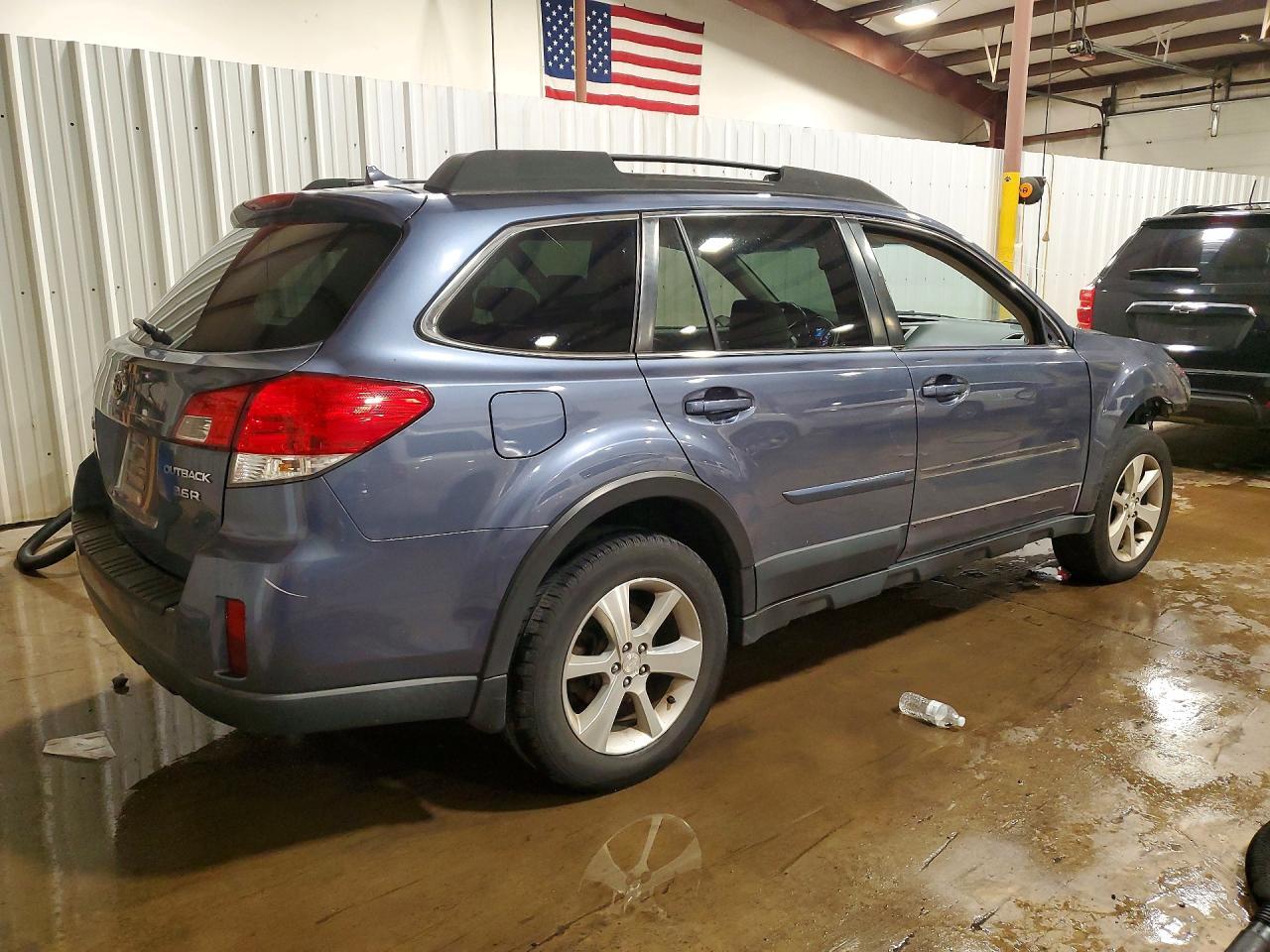 2014 Subaru Outback 3.6R Limited - Image 3