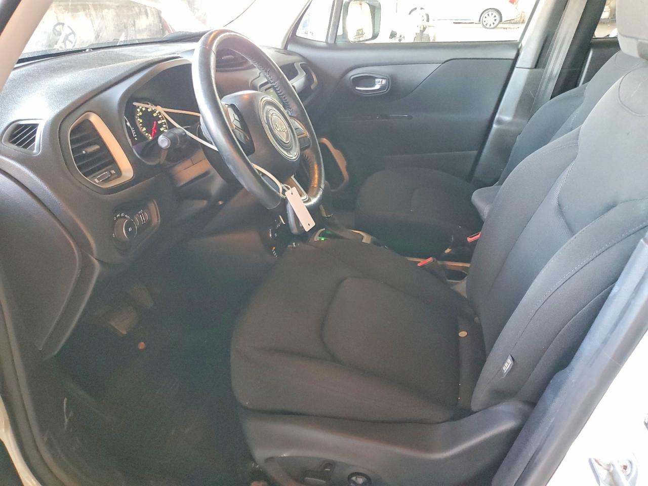 2017 Jeep Renegade Latitude - Image 7