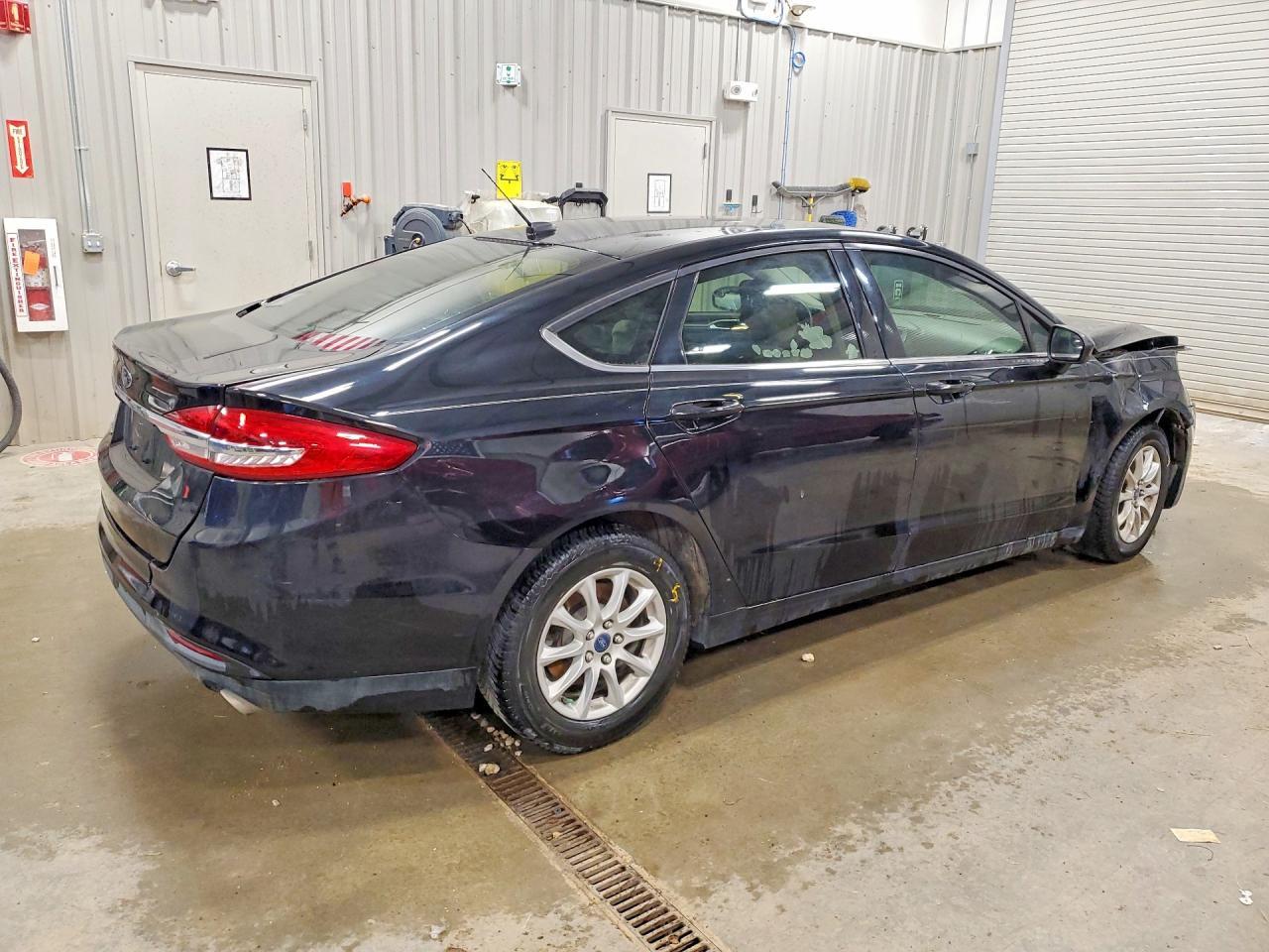 2018 Ford Fusion S - Фото 3