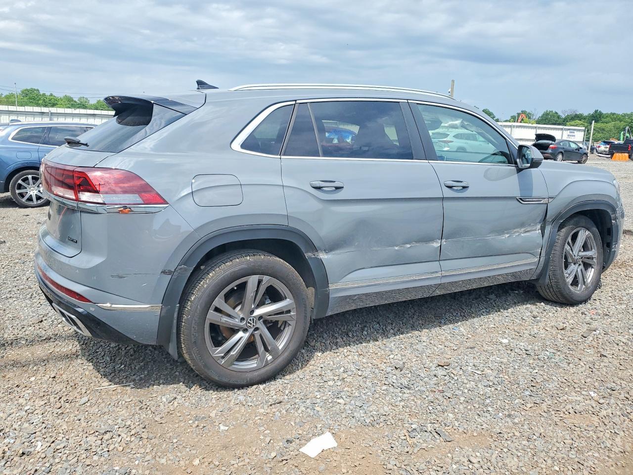 2024 Volkswagen Atlas Cross Sport Sel R-Line - Image 3