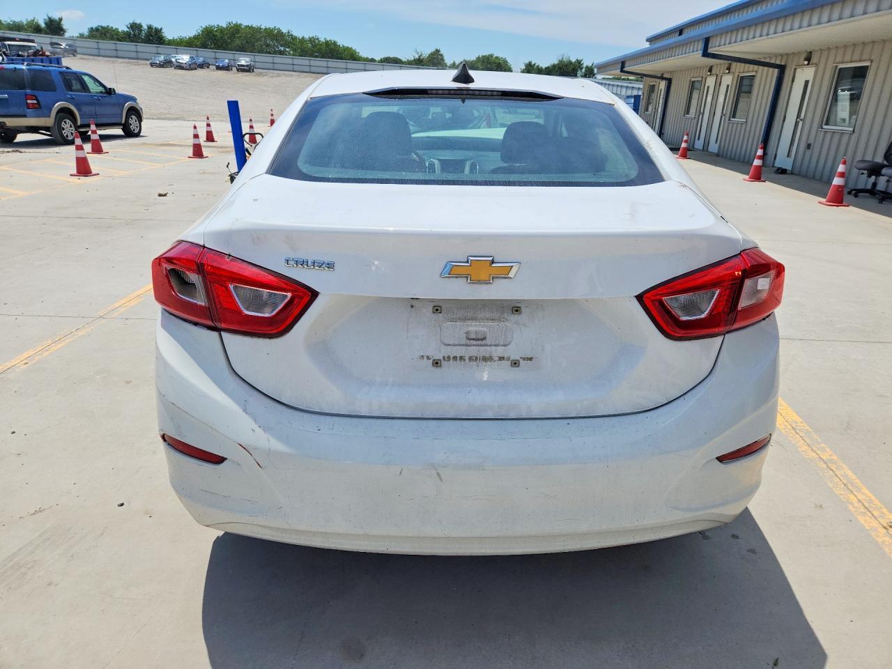 2018 Chevrolet Cruz - Image 6